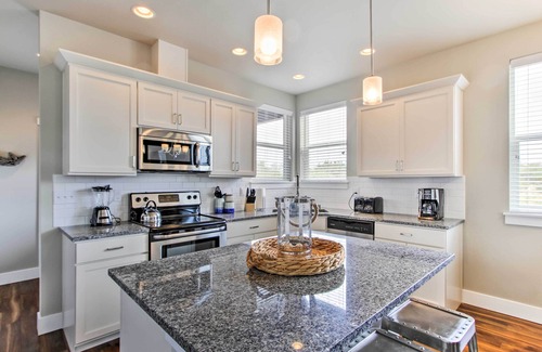 Ocean Shores House | Ocean Shores House w/Hot Tub - Walk to Beach