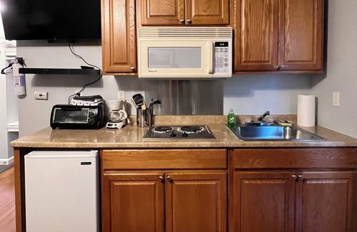 Ocean Shores Apartment | Ocean Shores studio with kitchenette-minutes from beach-Anchor Ashore Condo #3