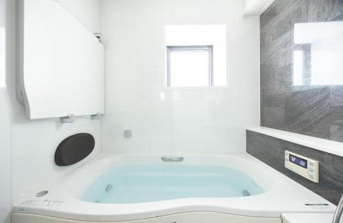 Kamakura Apartment | Ocean side shell