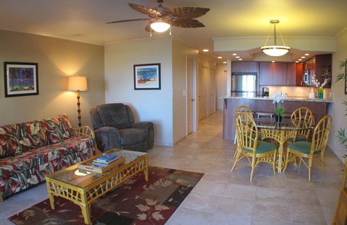 Kihei Condo | Ocean/Sunset View, Updated, Steps to Kamaole II & III beach, 150+ 5-star reviews