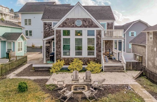 Lincoln City House | Ocean Vew, Olivia Beach, Two Queen Suites, Bonus, Bunk Room, Hot Tub, Fire Pit