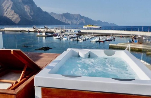 Puerto de las Nieves House | Ocean Views & Rooftop Jacuzzi in Agaete