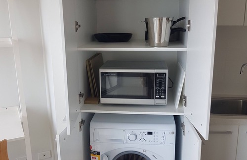 Yeppoon Apartment | Ocean View 1 Bed Unit . King Bed with En suite Bathroom