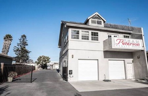 Grover Beach House | Ocean View 1 Bedrm House Sleeps 4, Steps to the Beach & Train Station, Pets O
