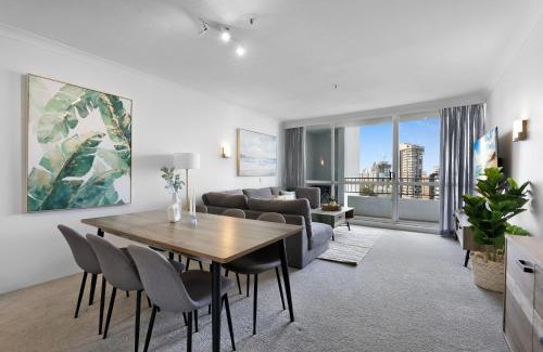 Surfers Paradise Apartment | Ocean View 2-Bed with Pool, Tennis Court & BBQ