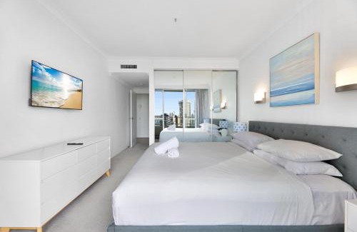 Surfers Paradise Apartment | Ocean View 2-Bed with Pool, Tennis Court & BBQ