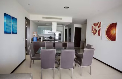 Cancun Apartment | Ocean view 3 bedroom condo! Infinity pool