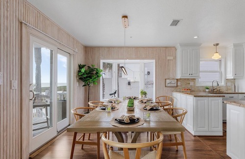 South Island House | Ocean View and Steps to the Beach - Happy Horizons - LVR