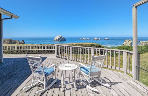 Bandon House | Ocean View at Face Rock: Stunning view of Face Rock with 4 bedrooms & 4 baths