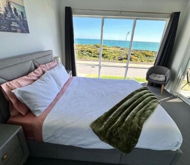 Halls Head House | Ocean View Beach House !