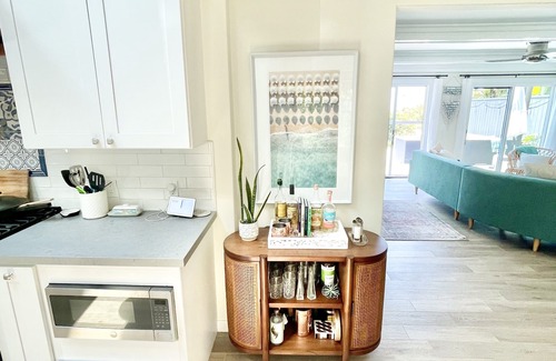 Summerland House | Ocean View Bungalow - walk to everything!