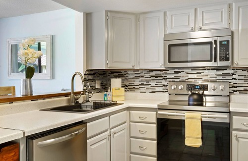 Kahaluu Bay Condo | Ocean-View Condo at White Sands Village #216, Steps From Magic Sands Beach!