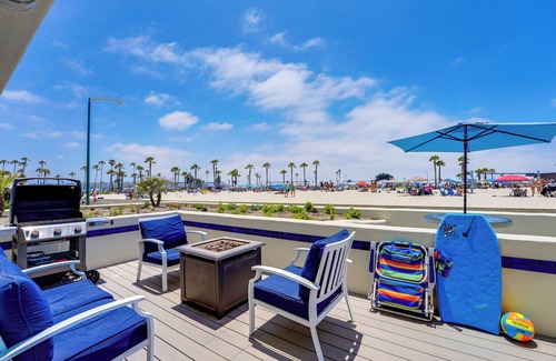South Mission Beach Condo | Ocean View Dreams - AC, Private Patio, Gas Grill, Private Washer/Dryer!