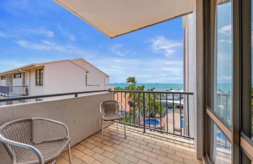 Airlie Beach Apartment | Ocean view family friendly walking distance to town WI-FI