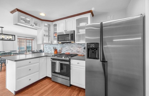 Lincoln City House | Ocean View Haven - Walk to the Beach