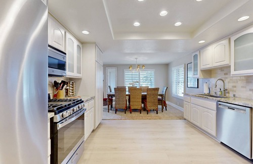 San Clemente Condo | Ocean-view home with fireplace & furnished balcony - walk to North Beach
