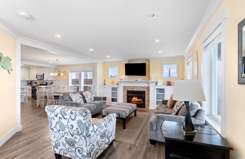 Lincoln City House | Ocean View, Hot Tub, Sleeps 10
