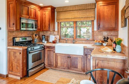 Summerland Villa | Ocean View Loft by Paradise Retreats