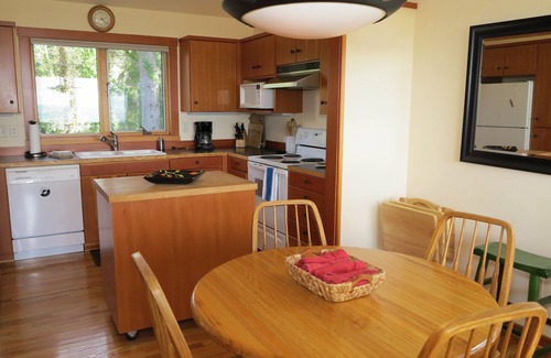 Neskowin Cabin | Ocean View Oasis Retreat. Comfort, plus great views! Sleeps 4.