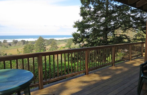 Neskowin Cabin | Ocean View Oasis Retreat. Comfort, plus great views! Sleeps 4.