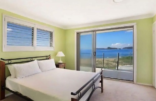 Umina Beach Apartment | Ocean View on the Esplanade