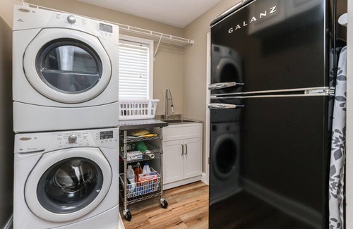 Long Beach House | Ocean View/Pool/Dog Friendly/Elevator/Center of Town/1PM Check-In/East Beachn