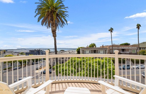 Bankers Hill Apartment | Ocean View Studio! Close to all
