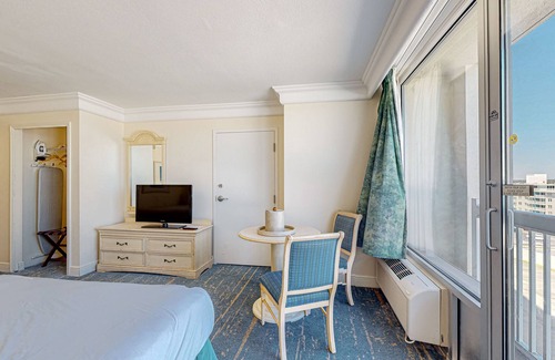 Ortona Park Hotel | Ocean-view studio with kitchenette plus gym & fast WiFi