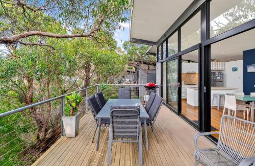 Skenes Creek House | Ocean View Treetops Retreat