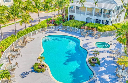 Islamorada Apartment | Ocean View Two Duplex Penthouses/Retreat amenities: tennis court, heated Pool | Vista Key