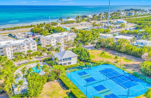 Islamorada Apartment | Ocean View Two Duplex Penthouses/Retreat amenities: tennis court, heated Pool | Vista Key