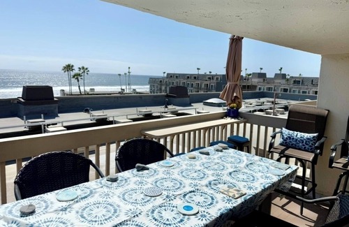 Townsite Condo | Ocean view, updated bright & relaxing beach condo close to it all!