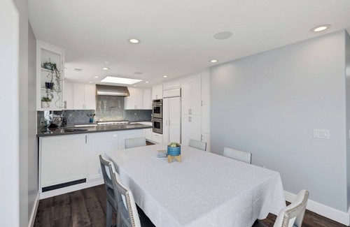 Sand Section House | Ocean View/Walking Distance to Beach/4-bedroom Home w/Hot Tub in Manhattan Beach
