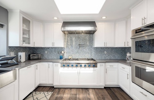 Sand Section House | Ocean View/Walking Distance to Beach/4-bedroom Home w/Hot Tub in Manhattan Beach