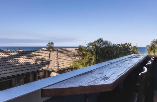 Collaroy Beach Apartment | Ocean Views 2-Bed Apartment Minutes from Beach