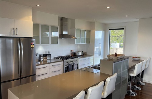 San Remo House | Ocean views, 5min walk to beach/playground, easy 10min walk to shops