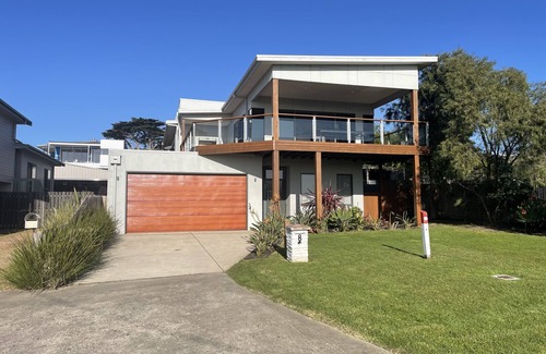 San Remo House | Ocean views, 5min walk to beach/playground, easy 10min walk to shops