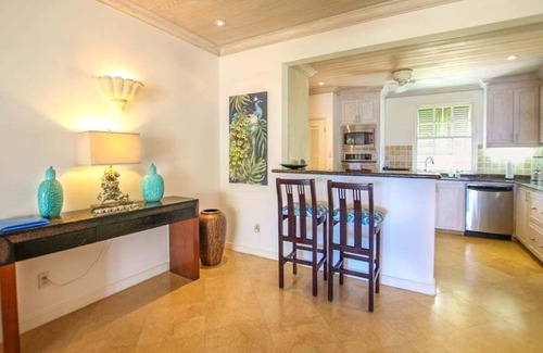 Mullins Apartment | Ocean views apt with shared rooftop pool: Beacon Hill Surf