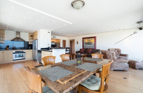 Coronado Condo | Ocean Views Everywhere, Corner Unit in La Sierra, 6th Floor