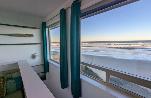 Waldport House | Ocean Views From Every Bedroom, Private Beach Access, Hot Tub, Game Room, WiFi