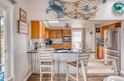 Lincoln City House | Ocean Views, Outdoor Living, Fire-Pit, and Hot Tub Near Beach and Casino!