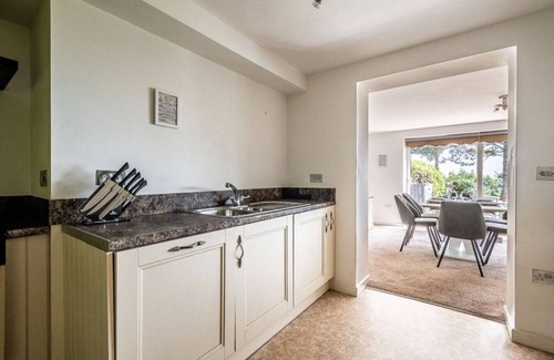 Dawlish Apartment | Ocean views, peace and quiet in this homely flat