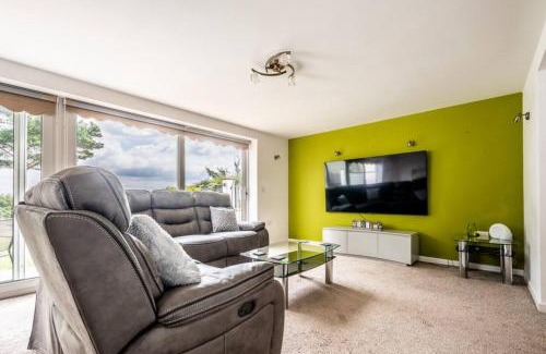 Dawlish Apartment | Ocean views, peace and quiet in this homely flat