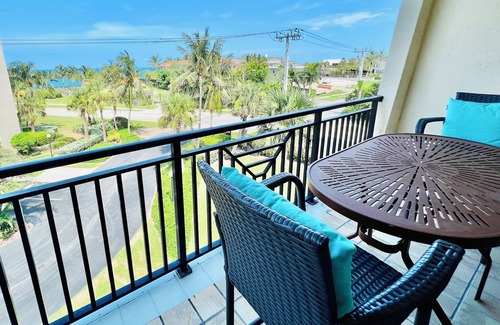 Central Beach Condo | Ocean views. Racquet Club in newly renovated unit. Walk to the best of Vero!