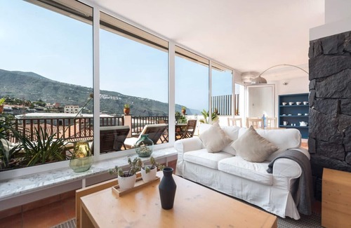 La Mancha Apartment | Ocean/volcano views, terrace, wifi, concierge [B]