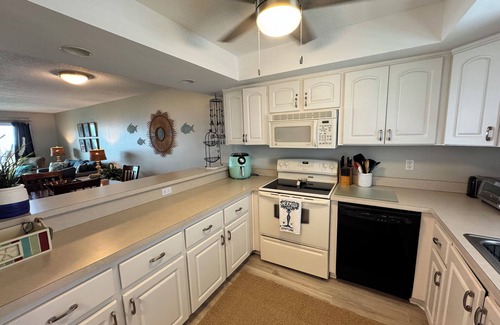 Breakers Condo | Oceanfront 2 bed/2 bath condo, top floor (3rd), fully equipped