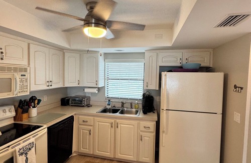 Breakers Condo | Oceanfront 2 bed/2 bath condo, top floor (3rd), fully equipped