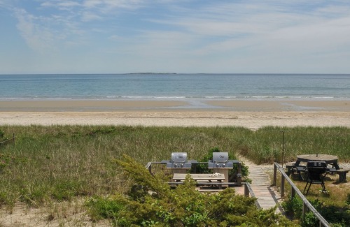 Old Orchard Beach Condo | Oceanfront, 2 Bedroom Condo, 1 Mile From The Pier