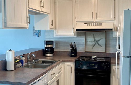 North Carolina Coast Condo | 🧜‍♀️Oceanfront 2BR 2Bath condo, private beach access, perfect location!🧜‍♀️