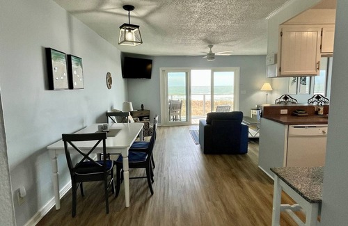 North Carolina Coast Condo | 🧜‍♀️Oceanfront 2BR 2Bath condo, private beach access, perfect location!🧜‍♀️